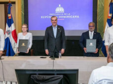 Gobierno RD firma acuerdo de transporte aéreo con Canadá