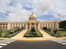 Poder Ejecutivo emite Decretos 68-23 y 67-23 que disponen el ascenso y retiro de varios oficiales