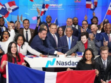 Por primera vez, RD inicia operaciones bursátiles del Nasdaq