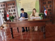 Consulado RD en Tokio obtiene donación de 4 compactadores de basura para el ADN por parte de Japón