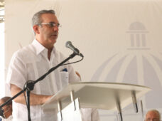 Presidente Abinader reitera protegerá producción nacional de arroz