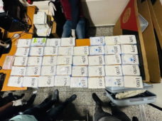 OCUPAN EN EL AILA 41 PAQUETES PRESUMIBLEMENTE COCAÍNA