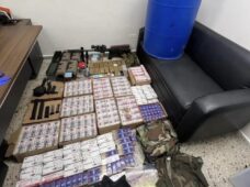 PN ocupa fusil, más de 13,700 municiones y pertrechos militares dentro de tanque enviado desde EE.UU.