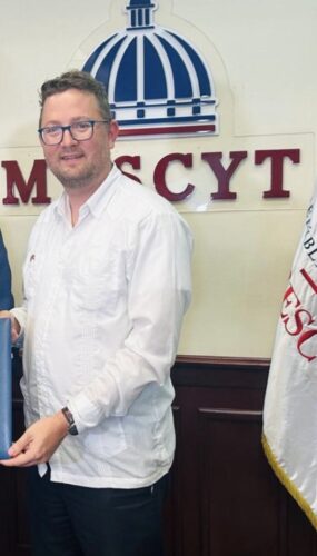 República Dominicana envía 10 jóvenes meritorios a estudiar maestrías y doctorados a los Estados Unidos